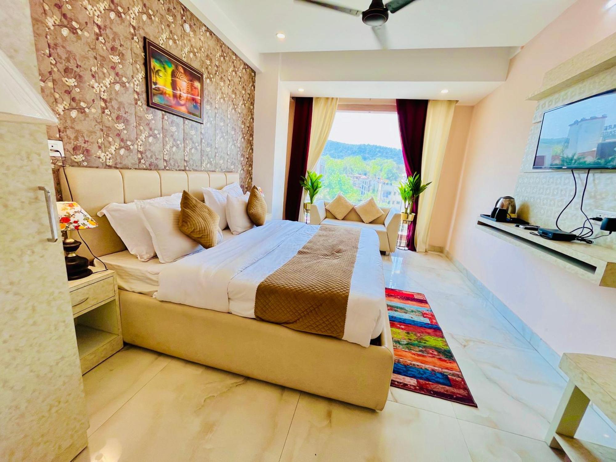Hotel Golden Temple View By La Casa, Amritsar #Top Rated #Most Awarded #Swimming Pool #Prime Location #Luxury Rooms #Parking #Rooftop Cafe Exterior photo